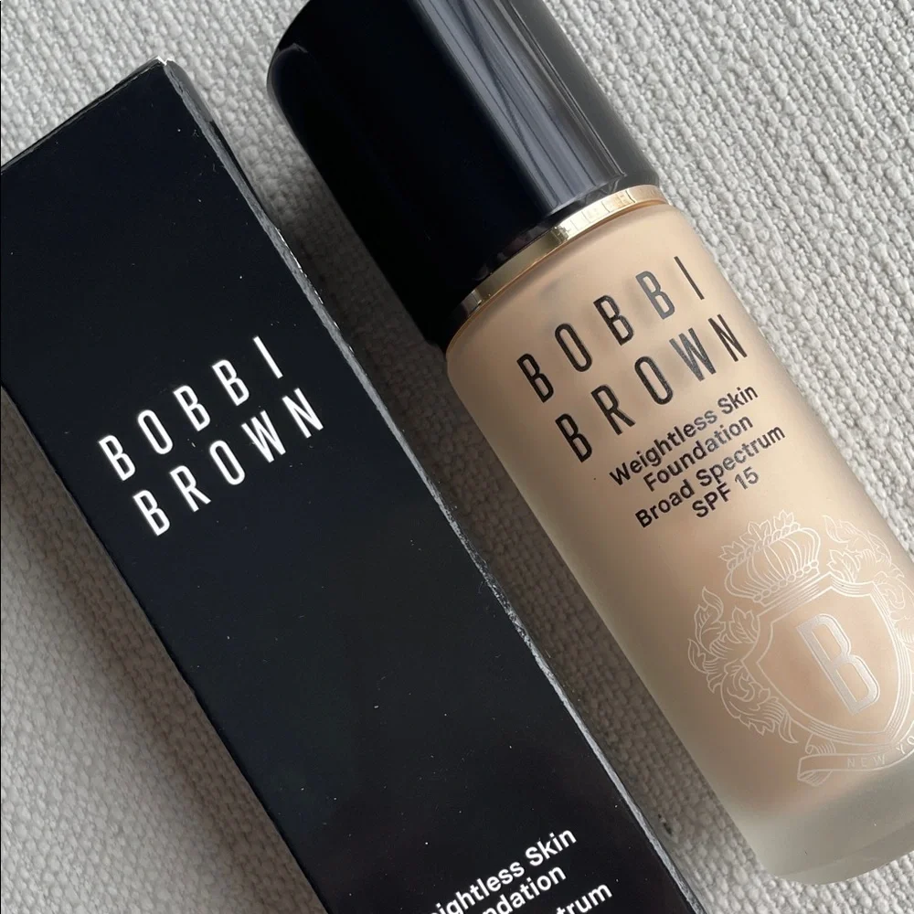 Bobbi Brown Weightless Skin Foundation SPF 15 - N-012 Porcelain